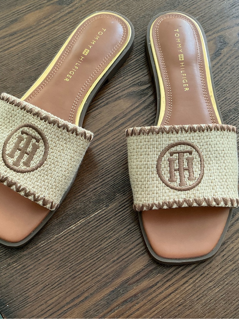 Tommy Hilfiger Women's Tan Raffia Logo Slide Sandals